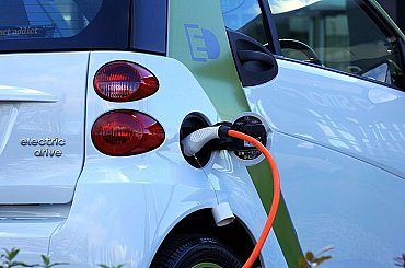Predaj elektrických áut vo svete tento rok prekročí 20 miliónov