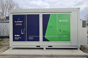 China’s XYZ launches 261 kWh immersion-cooled commercial battery