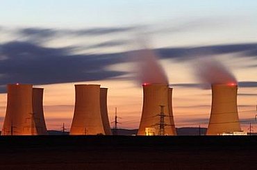 Chladicí věže německé jaderné elektrárny Gundremmingen byly srovnány se zemí