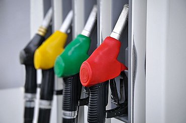 Turbulentný vývoj na slovenských pumpách. Palivá preťali míľnik a padli na dno, no je tu zas otočka