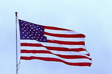 Firmy z USA plánují investovat 100 miliard USD do řetězce baterií