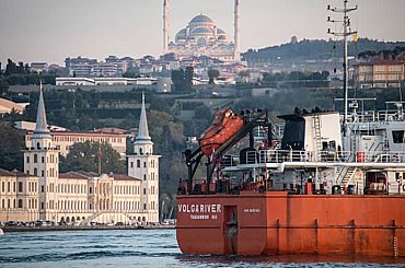 Americký Senát přitvrzuje vůči ruské ropě. Nové sankce mohou zamířit na Indii, Čínu i „stínovou flotilu“