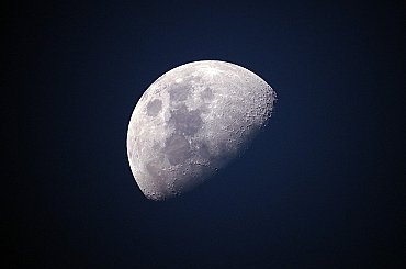 USA chtějí na Měsíci do roku 2030 vybudovat jaderný reaktor, píše BBC News